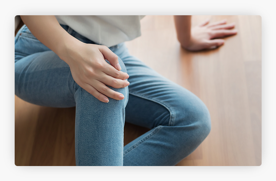 Injured woman with leg pain.